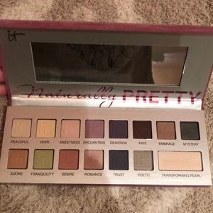 NEW IT Cosmetics Naturally Pretty Romantics Pallet